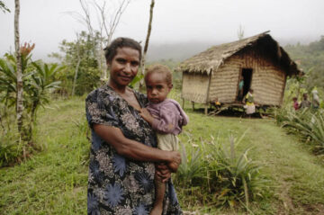 Dorina in remote Papua New Guinea, with her first child. ©CARE